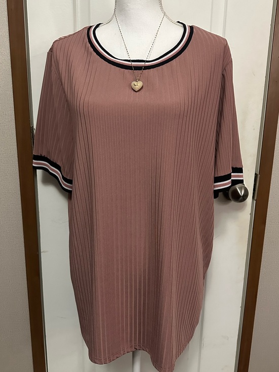 SHEIN Tops - SHEIN Dusty Rose Ribbed Short Sleeve Tunic with Striped Trim